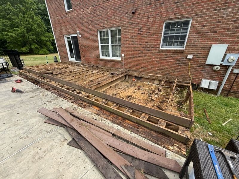 Gallery photos for Old Rotted Deck Torn Out and Rebuilt From Scratch: Image #1